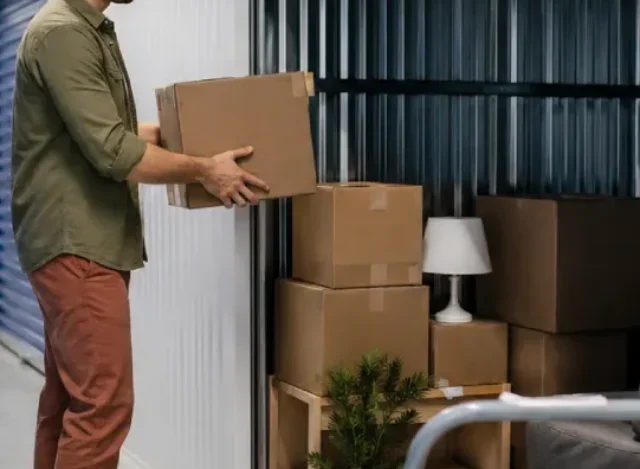 Descubra o que é self storage, como esse modelo surgiu e por que vem crescendo rapidamente no Brasil entre empresas, e-commerces e pessoas que precisam de mais espaço. Self Storage: como funciona e por que cresce tanto